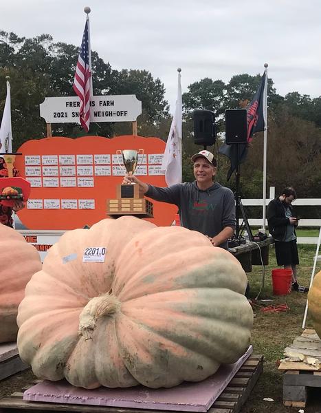 Ron Wallace 2201 giant pumpkin 