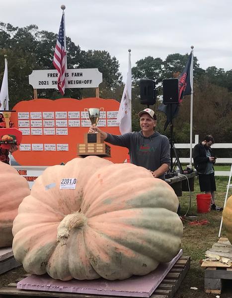 2201 pound giant pumpkin 